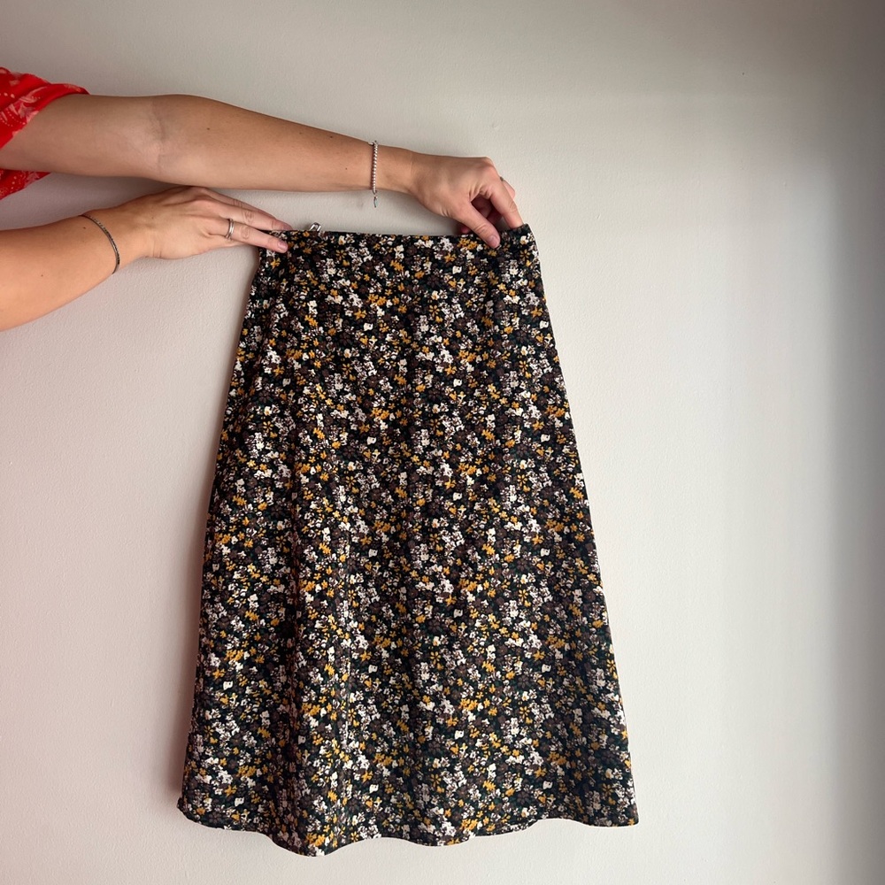 Fall skirt - Picture 2 of 2